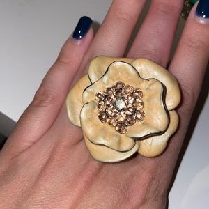 Costume jewelry - flower statement ring